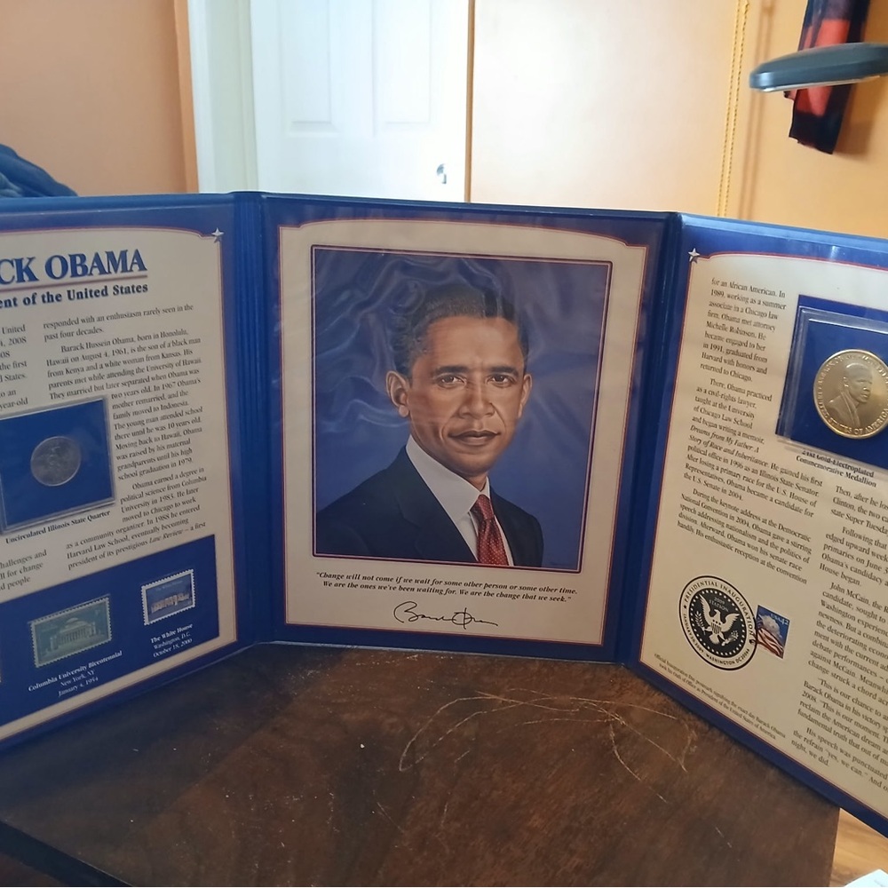 Barack Obama Commemorative Coin and Photo Set